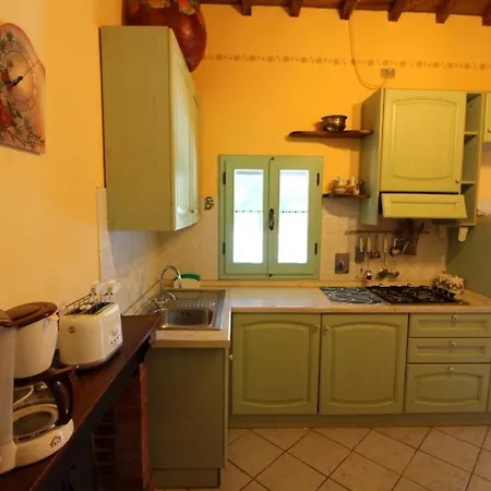 Perelli Sleeps 5 Pool Wifi Villa *