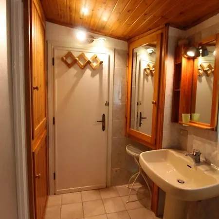 Perelli Sleeps 5 Pool Wifi Villa *