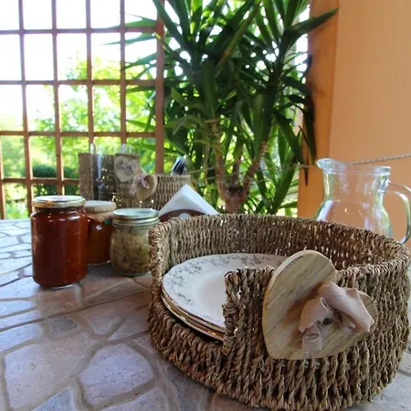 Villa Perelli Sleeps 5 Pool Wifi