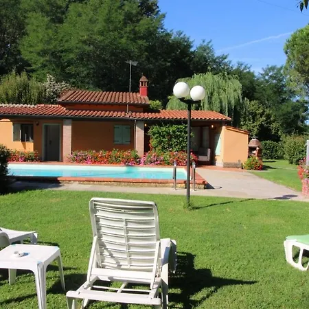 Perelli Sleeps 5 Pool Wifi Villa *