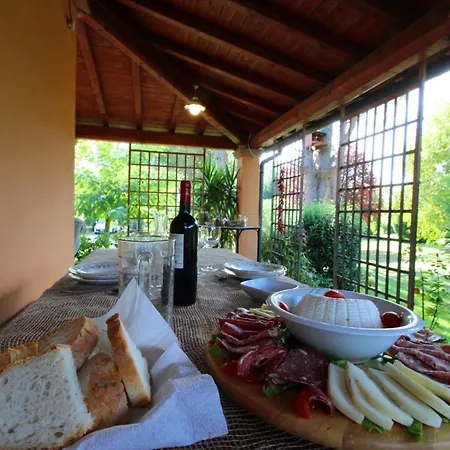 Perelli Sleeps 5 Pool Wifi Villa *