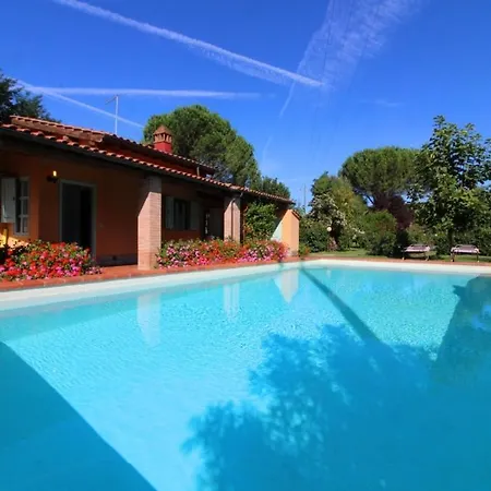 Perelli Sleeps 5 Pool Wifi Villa