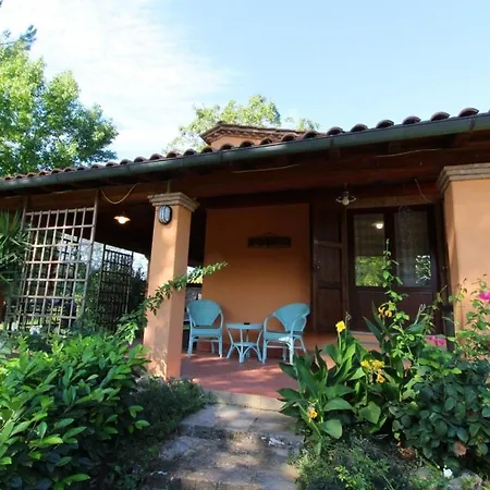 Villa Perelli Sleeps 5 Pool Wifi