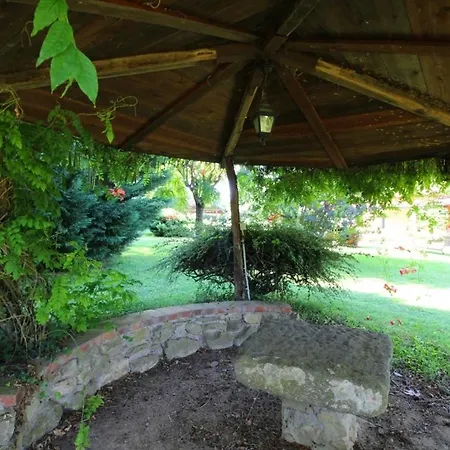 Perelli Sleeps 5 Pool Wifi Villa