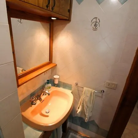 Perelli Sleeps 5 Pool Wifi Villa